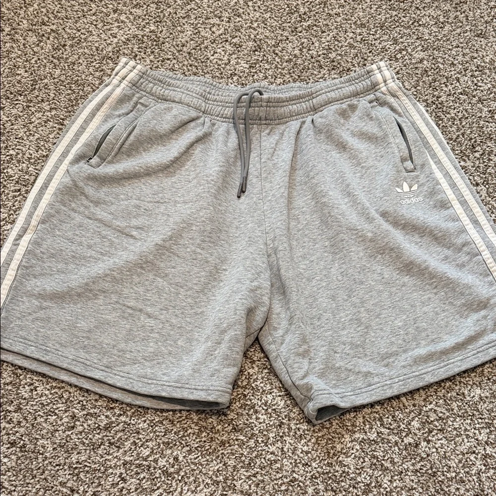 🌿 Adidas Men's Gray Athletic Shorts